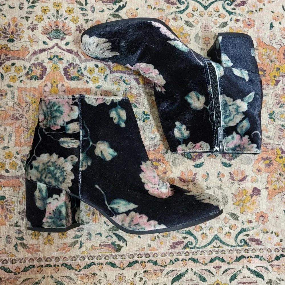 🌼 SAM EDELMAN Circus Vikki Black Ankle Boot | Plush | Bootie | 90s Y2K | size 7